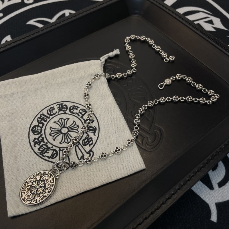 Ch*0me He**ts necklaces